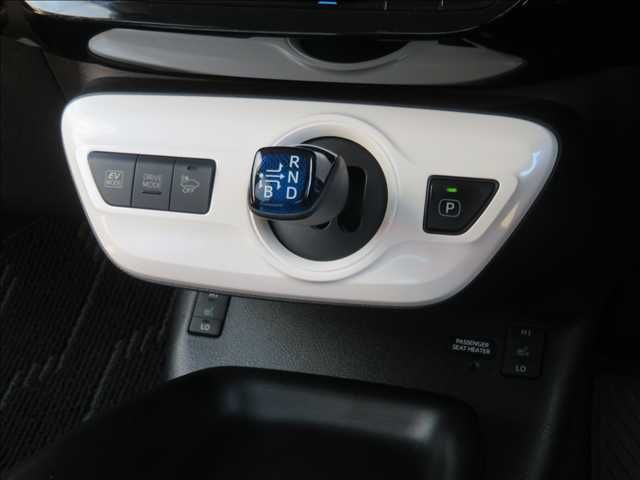 TOYOTA PRIUS 2017 Image 31