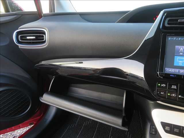 TOYOTA PRIUS 2017 Image 31