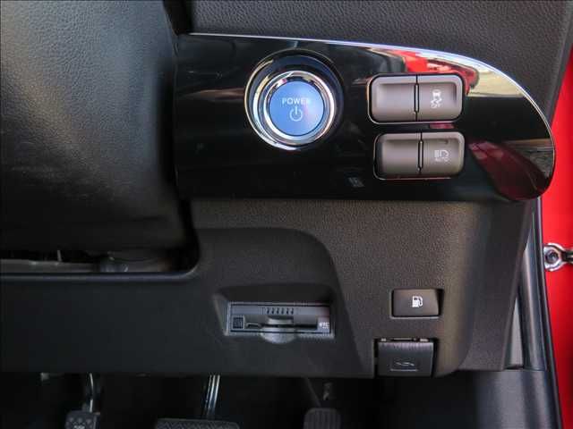 TOYOTA PRIUS 2017 Image 31