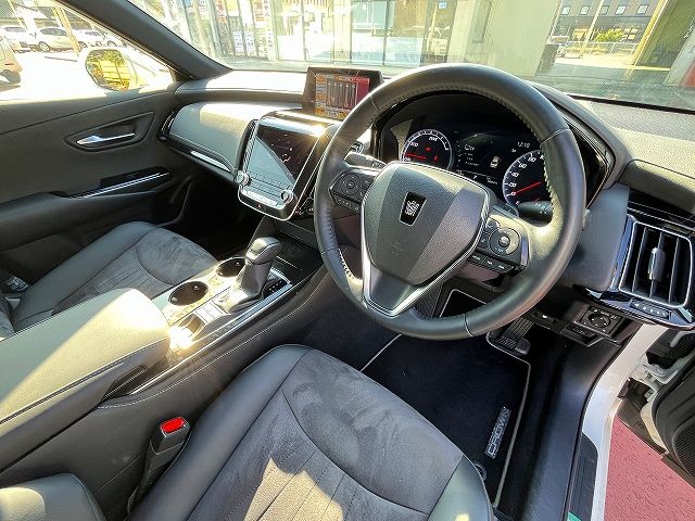 TOYOTA CROWN SEDAN HYBRID 2019 Image 31