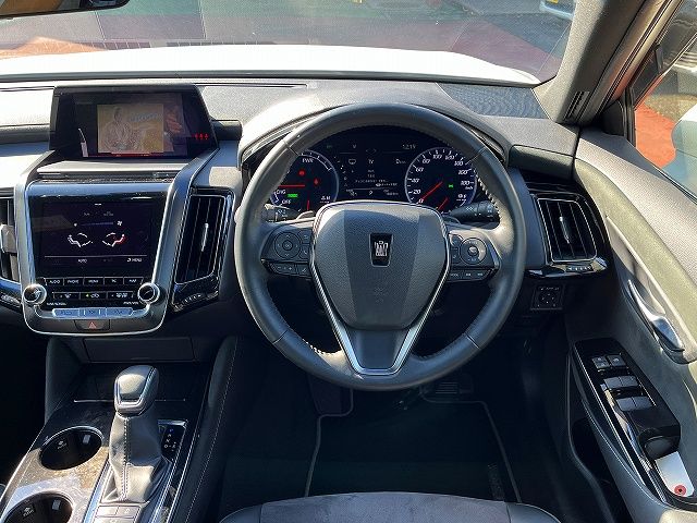 TOYOTA CROWN SEDAN HYBRID 2019 Image 31