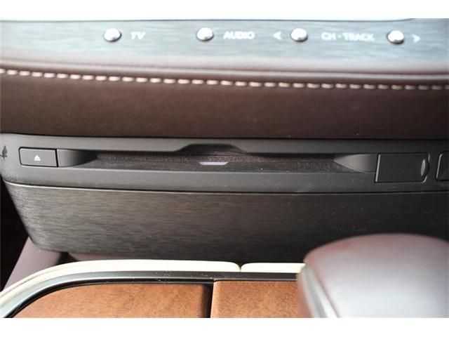 TOYOTA LEXUS LS500 4WD 2018 Image 31