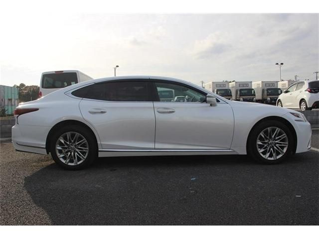 TOYOTA LEXUS LS500 4WD 2018 Image 31