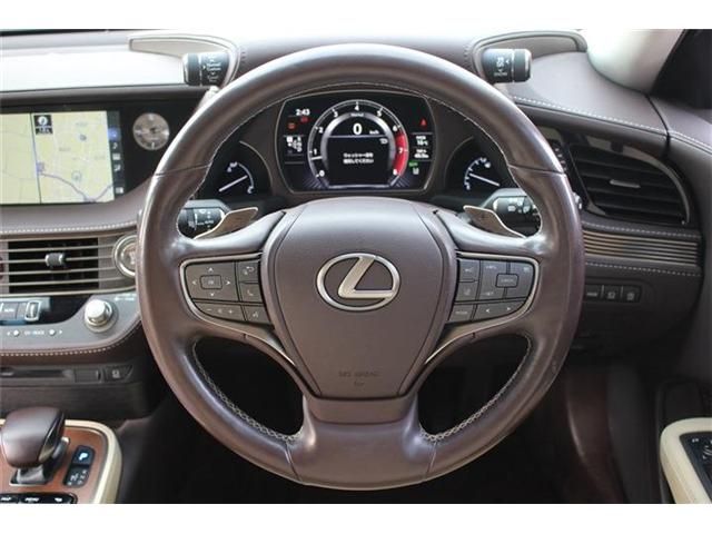 TOYOTA LEXUS LS500 4WD 2018 Image 31