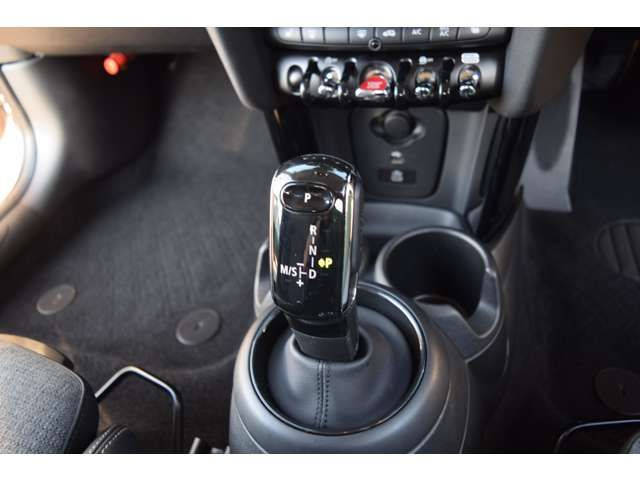 BMW MINI COOPER D 5DOOR 2022 Image 31