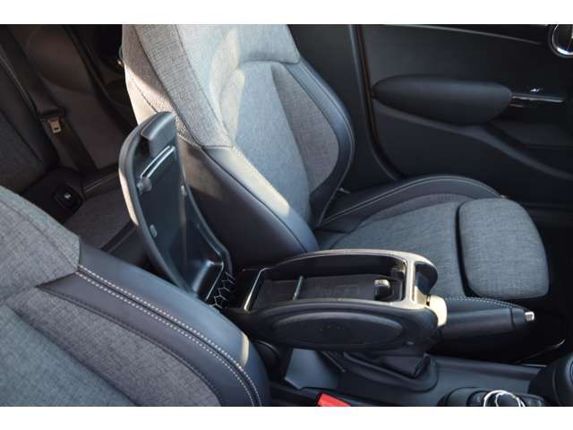 BMW MINI COOPER D 5DOOR 2022 Image 31