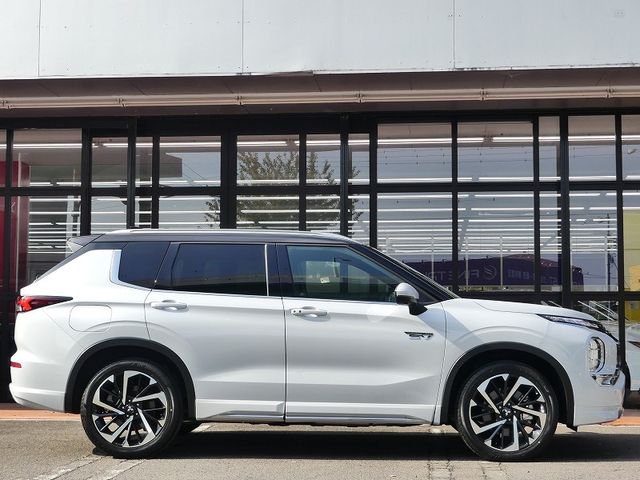 MITSUBISHI OUTLANDER PHEV 2024 Image 31