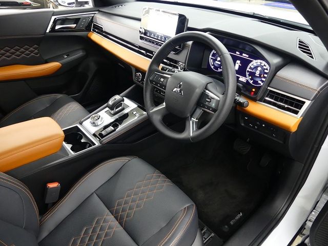 MITSUBISHI OUTLANDER PHEV 2024 Image 31