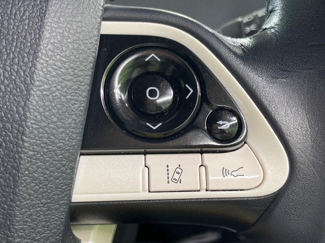 TOYOTA PRIUS 2018 Image 31