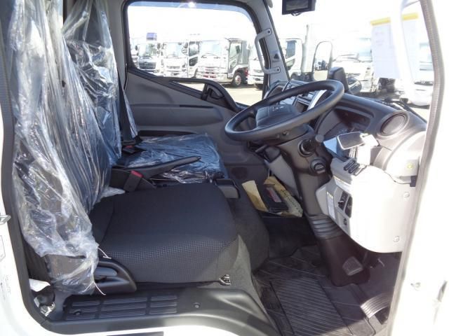 MITSUBISHI CANTER 2023 Image 31