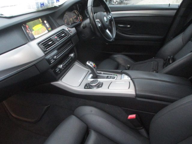 BMW 5SERIES TOURING 2016 Image 31