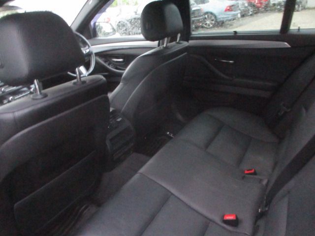 BMW 5SERIES TOURING 2016 Image 31