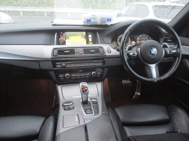 BMW 5SERIES TOURING 2016 Image 31