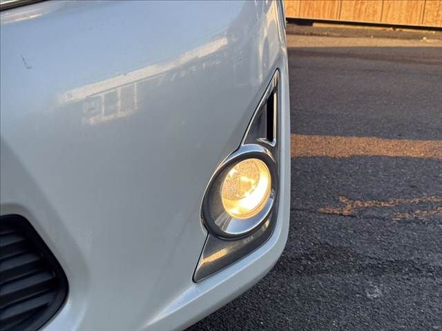 TOYOTA CAMRY HYBRID 2012 Image 31