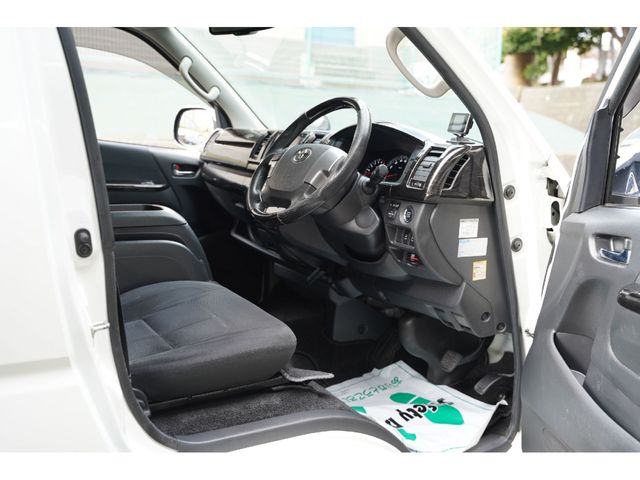 TOYOTA HIACE VAN 2WD 2015 Image 31