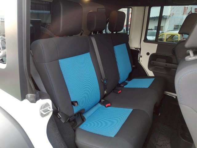 JEEP WRANGLER UNLIMI 2010 Image 31