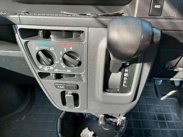 DAIHATSU HIJET DECKVAN 4WD 2021 Image 31