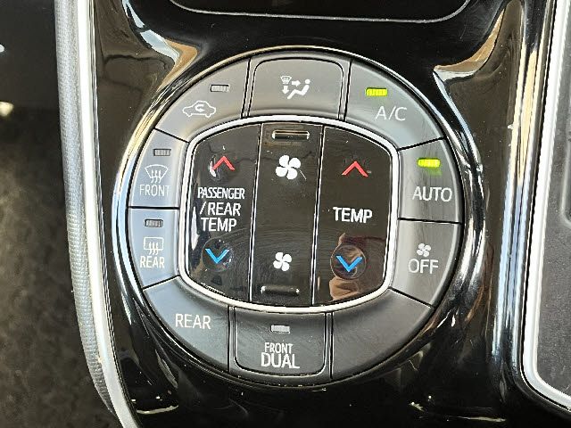 TOYOTA ESQUIRE 2015 Image 31