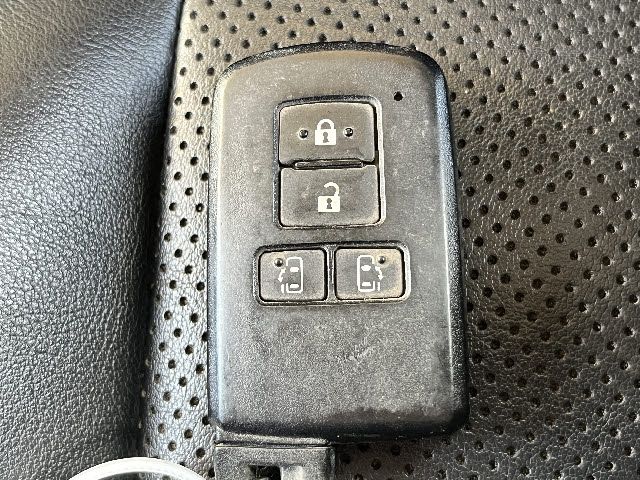 TOYOTA ESQUIRE 2015 Image 31