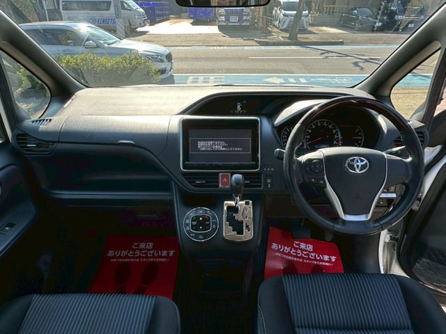 TOYOTA VOXY 2015 Image 31