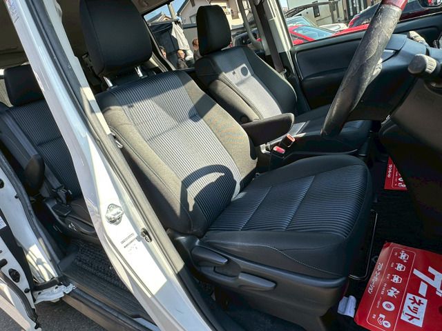 TOYOTA VOXY 2015 Image 31