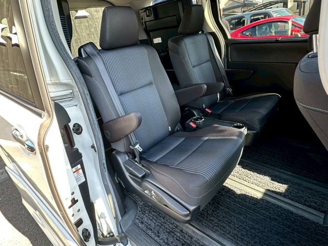 TOYOTA VOXY 2015 Image 31