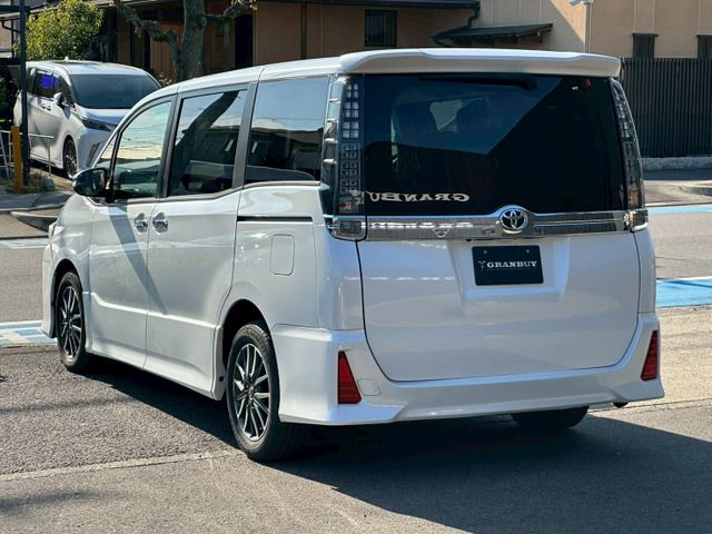 TOYOTA VOXY 2015 Image 31