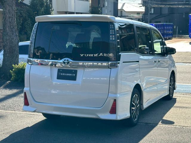 TOYOTA VOXY 2015 Image 31