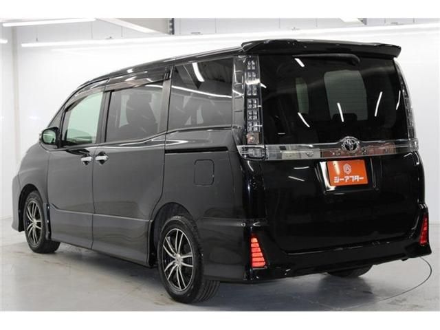 TOYOTA VOXY 2015 Image 31