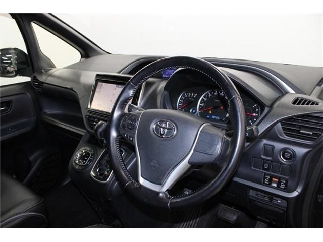 TOYOTA VOXY 2015 Image 31