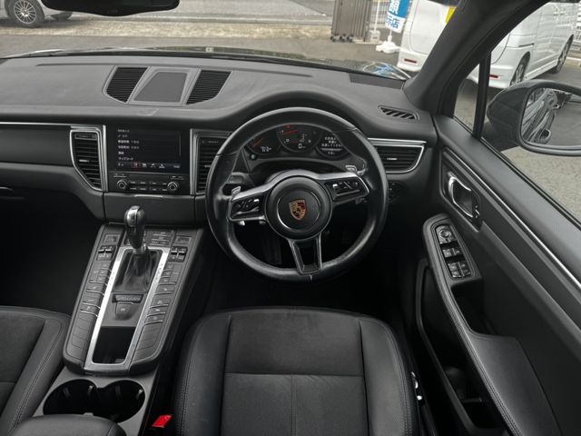 PORSCHE MACAN 2016 Image 31