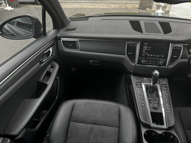 PORSCHE MACAN 2016 Image 31