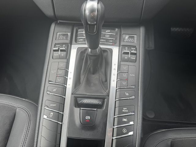 PORSCHE MACAN 2016 Image 31