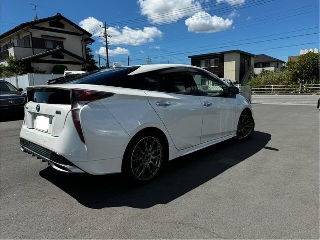 TOYOTA PRIUS 2017 Image 31