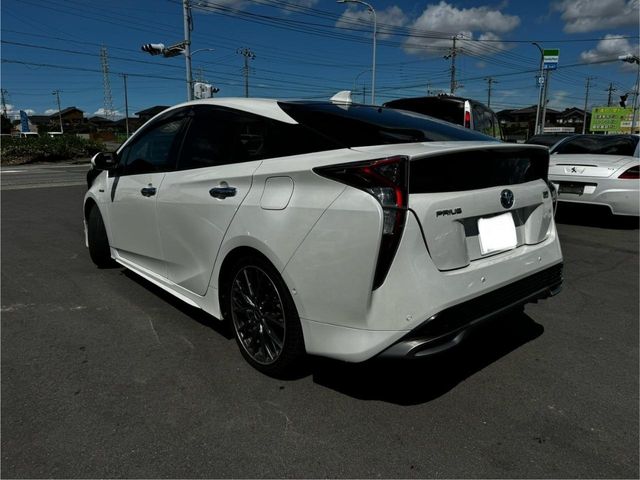 TOYOTA PRIUS 2017 Image 31
