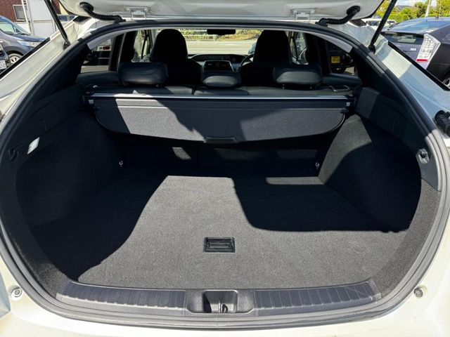 TOYOTA PRIUS 2017 Image 31