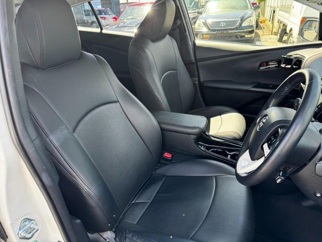 TOYOTA PRIUS 2017 Image 31