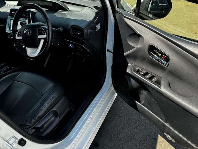 TOYOTA PRIUS 2017 Image 31