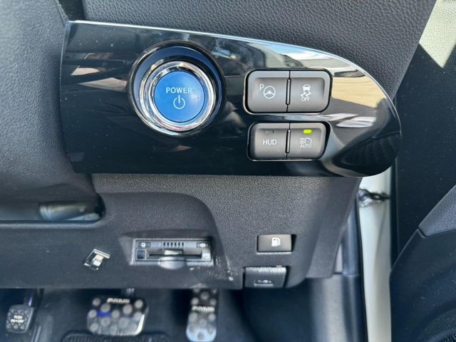 TOYOTA PRIUS 2017 Image 31