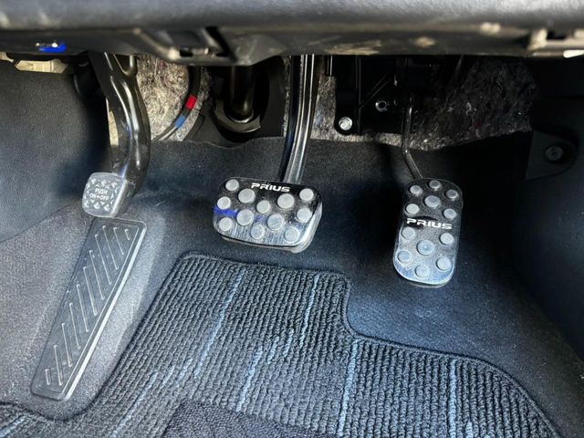 TOYOTA PRIUS 2017 Image 31