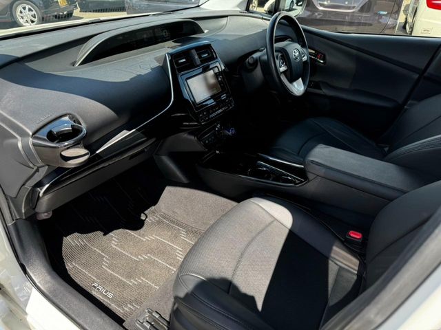 TOYOTA PRIUS 2017 Image 31