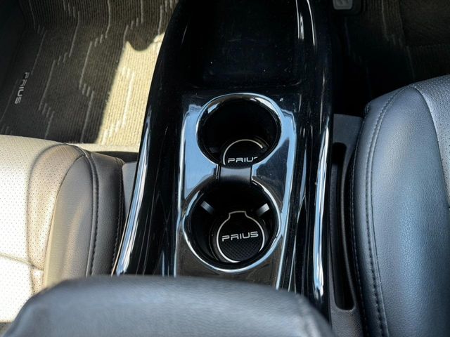 TOYOTA PRIUS 2017 Image 31