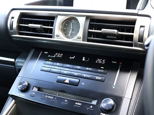 TOYOTA LEXUS IS300H 2013 Image 31