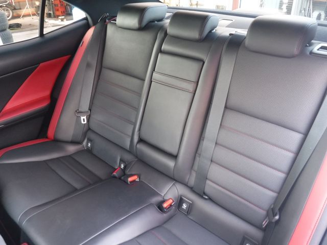 TOYOTA LEXUS IS300H 2015 Image 31