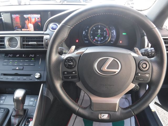 TOYOTA LEXUS IS300H 2015 Image 31