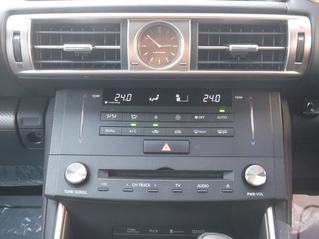 TOYOTA LEXUS IS300H 2015 Image 31