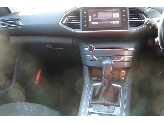 PEUGEOT 308 2017 Image 31