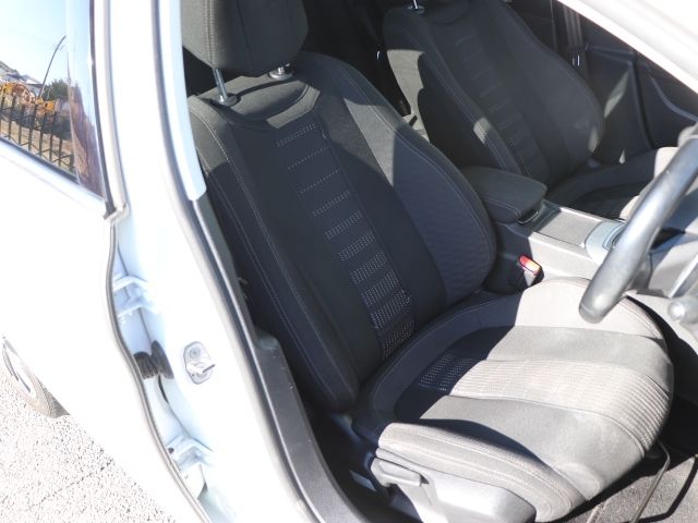 PEUGEOT 308 2017 Image 31