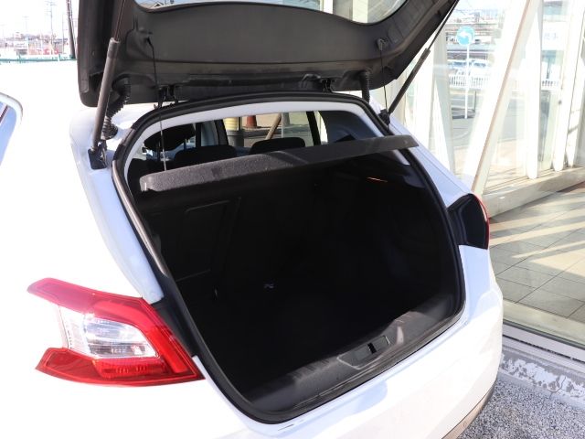 PEUGEOT 308 2017 Image 31