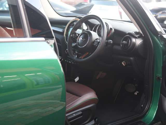 BMW MINI COOPER D 5DOOR 2019 Image 31